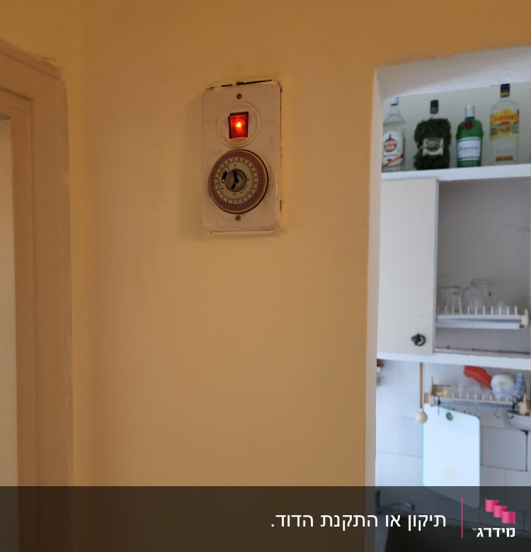 מתג דודי שמש עם נורית חיווי דולקת